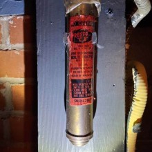 Poisonous fire extinguisher